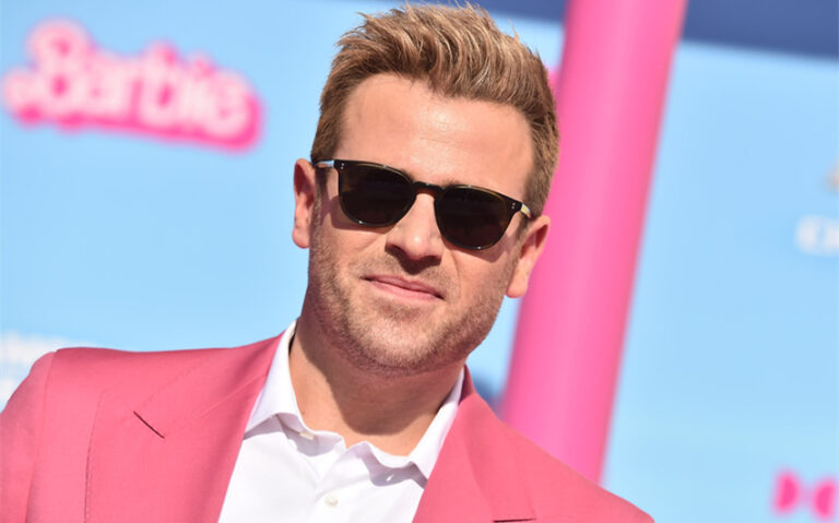 is chris evans brother gay