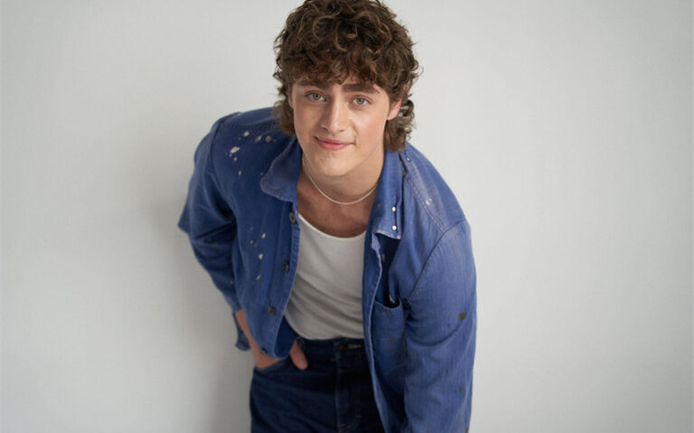 is fin argus gay