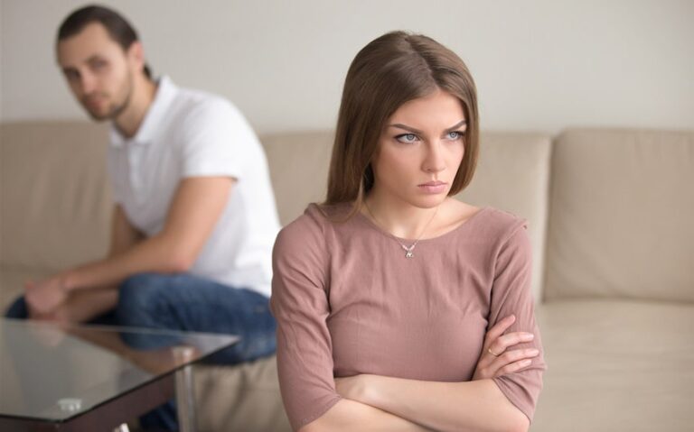 15 Subtle (and Not-So-Subtle) Signs Your Girlfriend Might Hate You—and What to Do About It